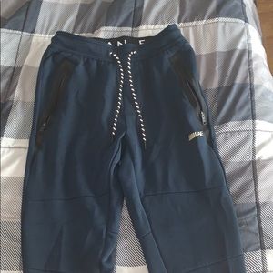 American Eagle joggers